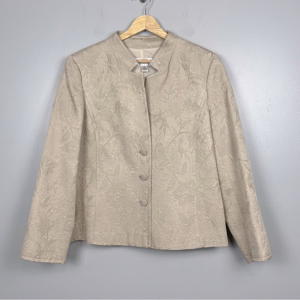 Vintage Talbots beige silk cotton poly blend floral embossed lined blazer, 14P.